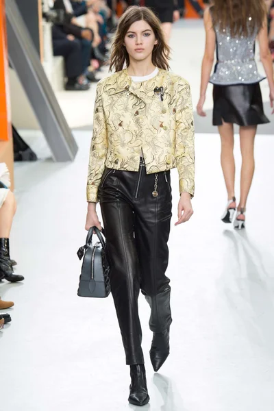 Look 37